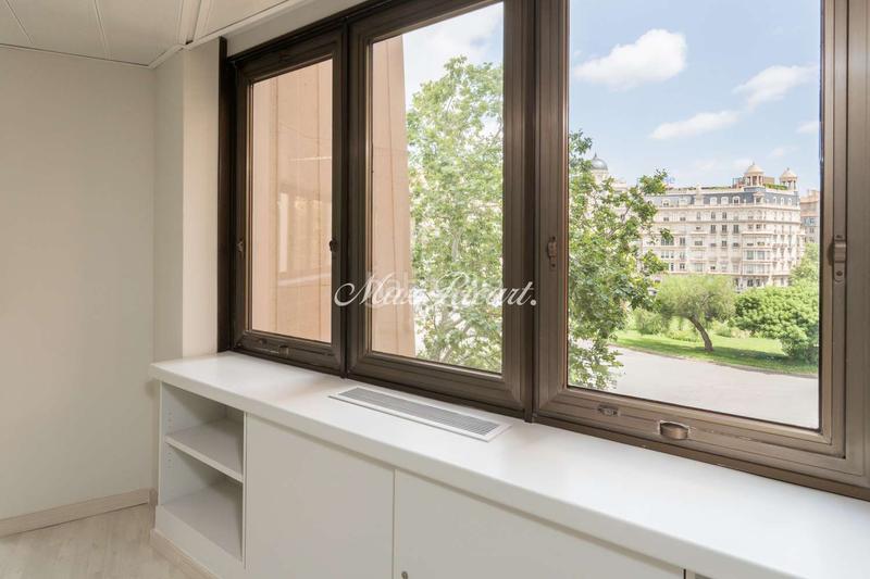 Foto a1d4793a-b10a-4267-b464-25f650cc3a19. Location bureau avec chauffage parking dans Barri de les Corts Barcelona