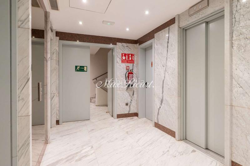 Foto cec4fc2f-a0a1-403e-b163-9c7cde7d72cb. Location bureau avec chauffage parking dans Barri de les Corts Barcelona