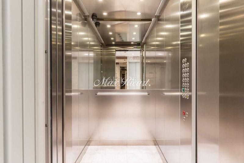 Foto 7dc0792c-df78-43df-b9fe-b94dfbb2f6a1. Rent office space with heating parking in Barri de les Corts Barcelona