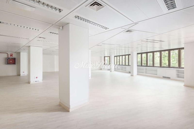 Foto bf8ce1d5-b315-481b-95a5-91ea01112625. Rent office space with heating parking in Barri de les Corts Barcelona