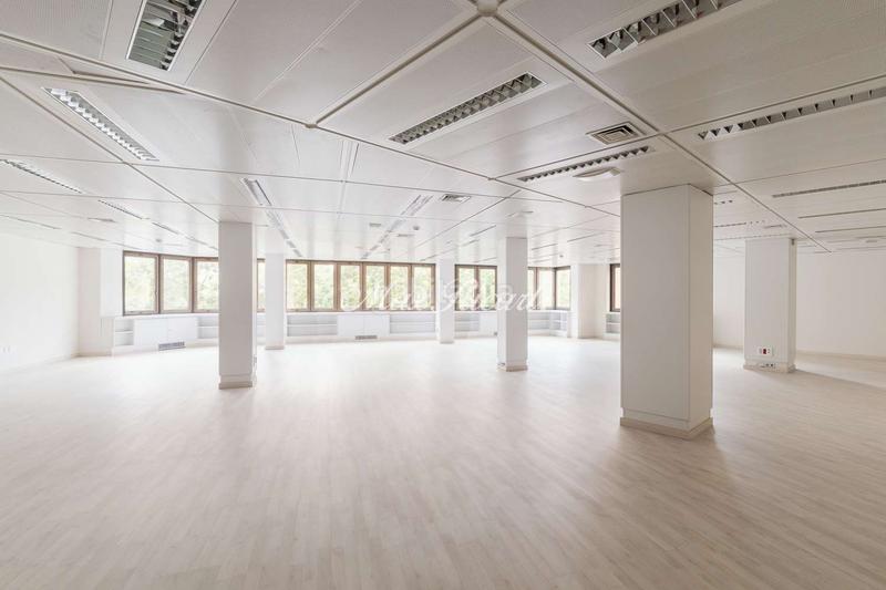 Foto c5fe5e8b-8bfd-43a5-8d72-03503d2a45f5. Rent office space with heating parking in Barri de les Corts Barcelona