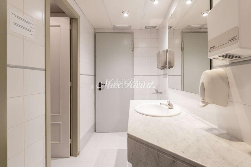 Foto d2bd6310-0af8-48b9-a4c9-621e60de3ad0. Rent office space with heating parking in Barri de les Corts Barcelona