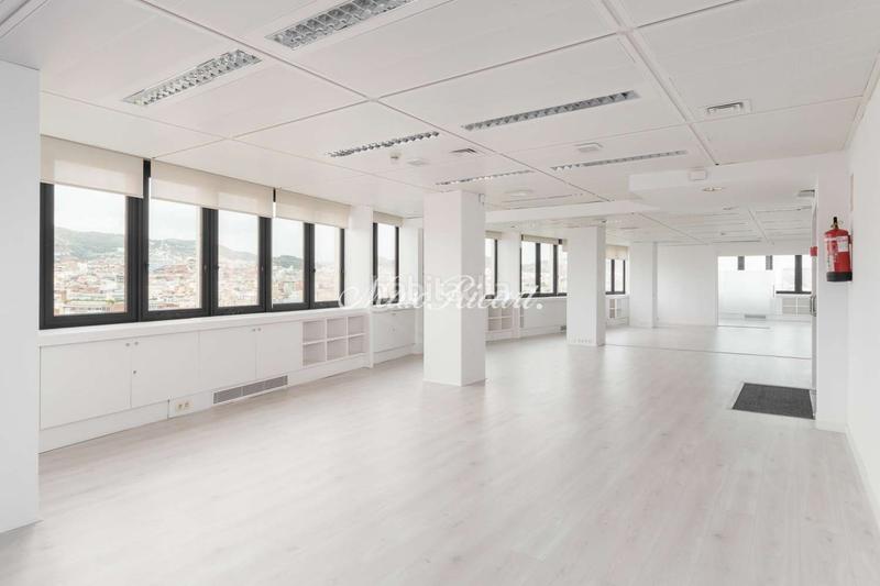 Foto 0146fbaa-5732-47e1-bd01-cfa10e5461a9. Affitto ufficio con riscaldamento parcheggio in Barri de les Corts Barcelona