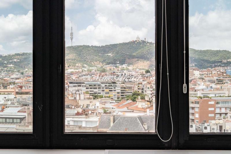 Foto 6092a8f9-50f4-405f-816e-44ca51734396. Alquiler oficina  diáfana con vistas en francesc macià en Barcelona