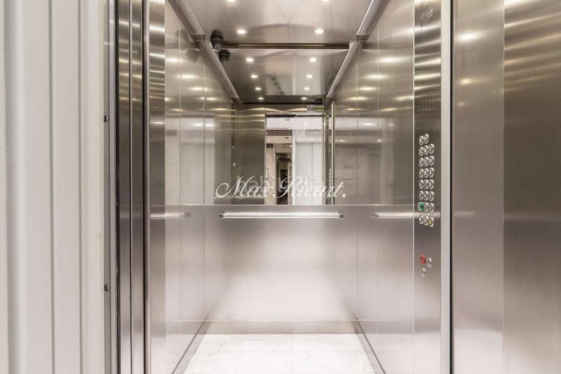 Foto bbd8ec45-9f35-4d59-b633-9e4d71020d75. Alquiler oficina  diáfana con vistas en francesc macià en Barcelona