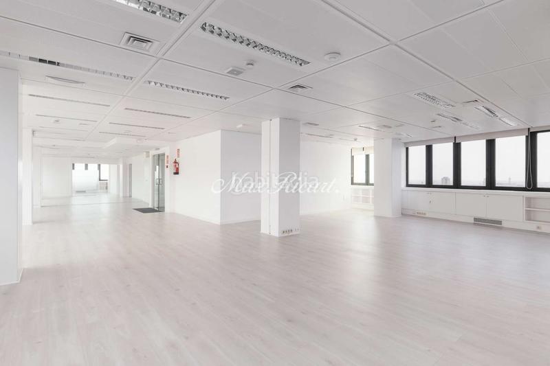 Foto 0f8c0514-f481-4258-a6c2-f0d997c9b4c8. Rent office space with heating parking in Barri de les Corts Barcelona