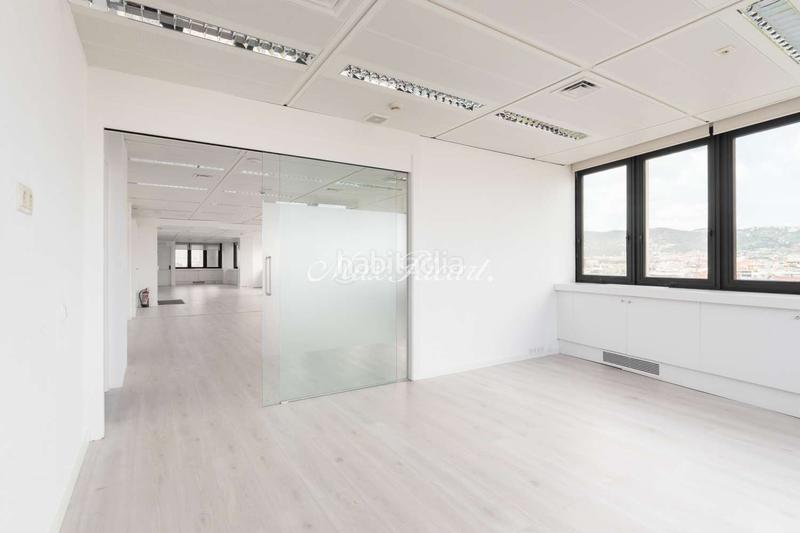 Foto 900ea8b1-a87d-475a-9116-5a235dde766a. Rent office space with heating parking in Barri de les Corts Barcelona