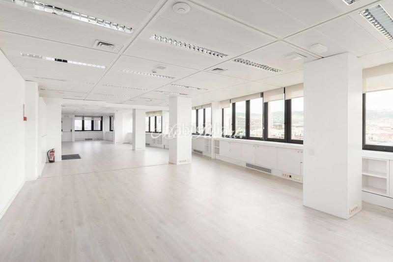 Foto 935d707e-d032-4765-a485-9d34de1522cf. Rent office space with heating parking in Barri de les Corts Barcelona