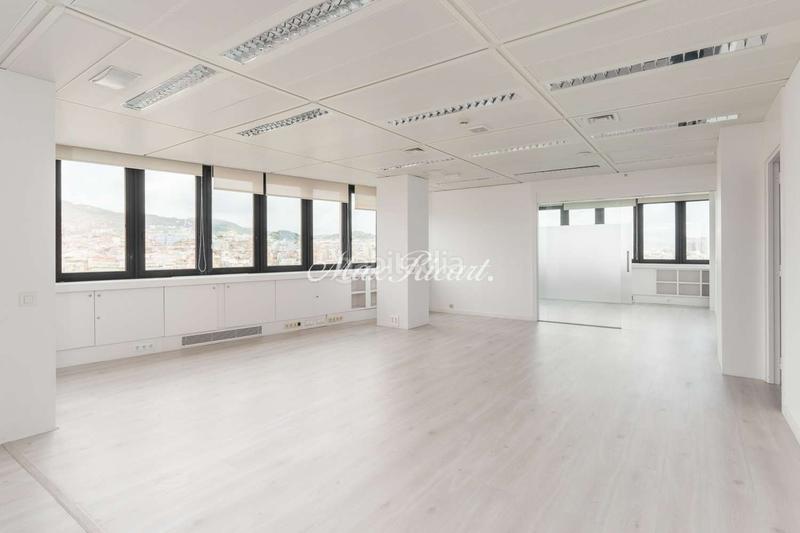Foto 9b3be4a6-61b5-4628-9dc7-0d7945068fa2. Rent office space with heating parking in Barri de les Corts Barcelona