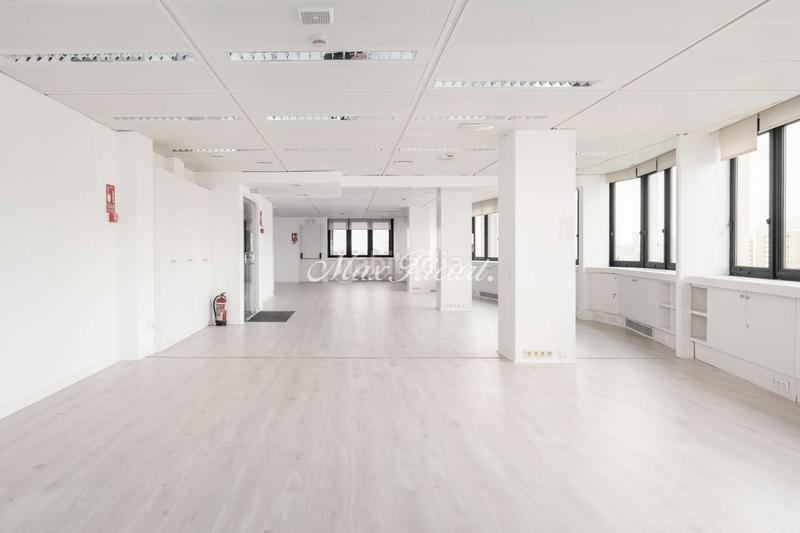 Foto 9bba152b-13e5-47c4-b474-7af43d739a04. Rent office space with heating parking in Barri de les Corts Barcelona