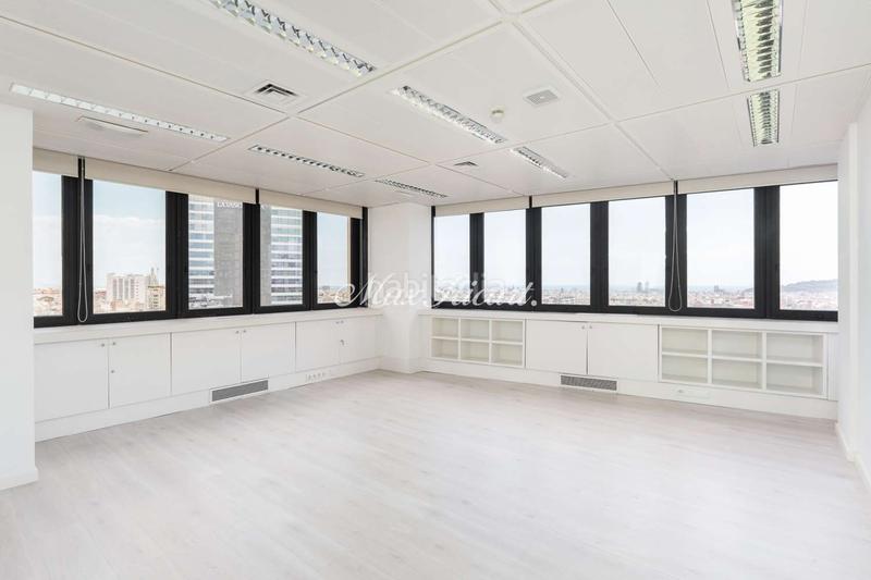 Foto baf391d7-f66a-4e1a-be1d-f4be2dc84954. Rent office space with heating parking in Barri de les Corts Barcelona