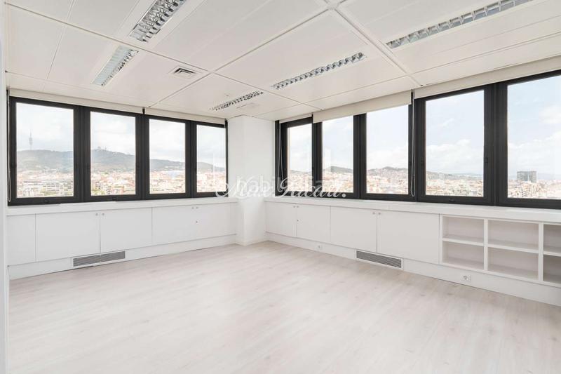Foto bf5d2727-2286-48a8-9261-b64d778f27f1. Rent office space with heating parking in Barri de les Corts Barcelona