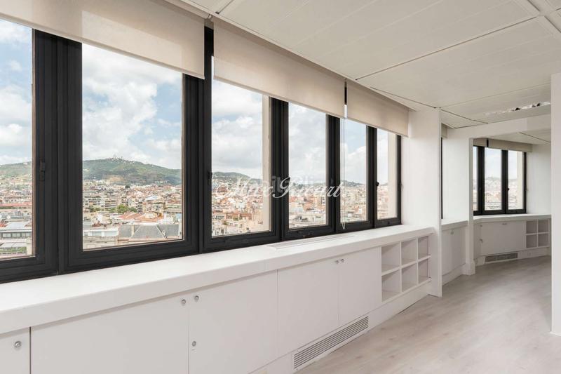 Foto e203d066-4fec-4c94-9ff3-a7ecf7be15b7. Rent office space with heating parking in Barri de les Corts Barcelona