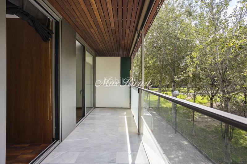 Foto 2eb5fc96-32c5-4201-83c9-fabf25640675. Piso exclusiva propiedad con terraza en can ràbia en Barcelona