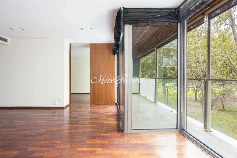 Foto 68d2689b-6781-4965-b32e-f28204e0d449. Piso exclusiva propiedad con terraza en can ràbia en Barcelona