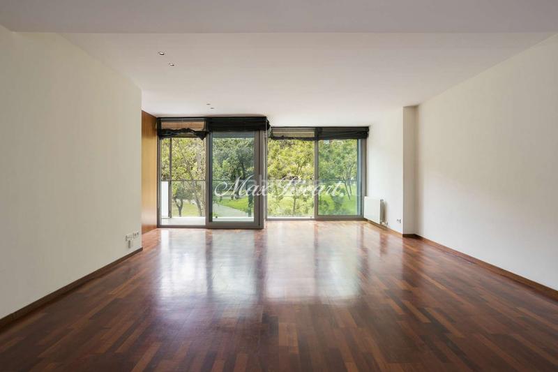 Foto 7cbfc7c2-73b9-45a0-af36-d2bdc913cf08. Piso exclusiva propiedad con terraza en can ràbia en Barcelona