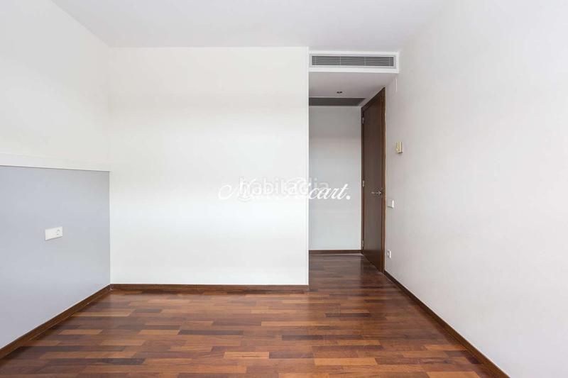 Foto 94c82bf6-19b3-4df9-8dab-9cff4793c156. Piso exclusiva propiedad con terraza en can ràbia en Barcelona