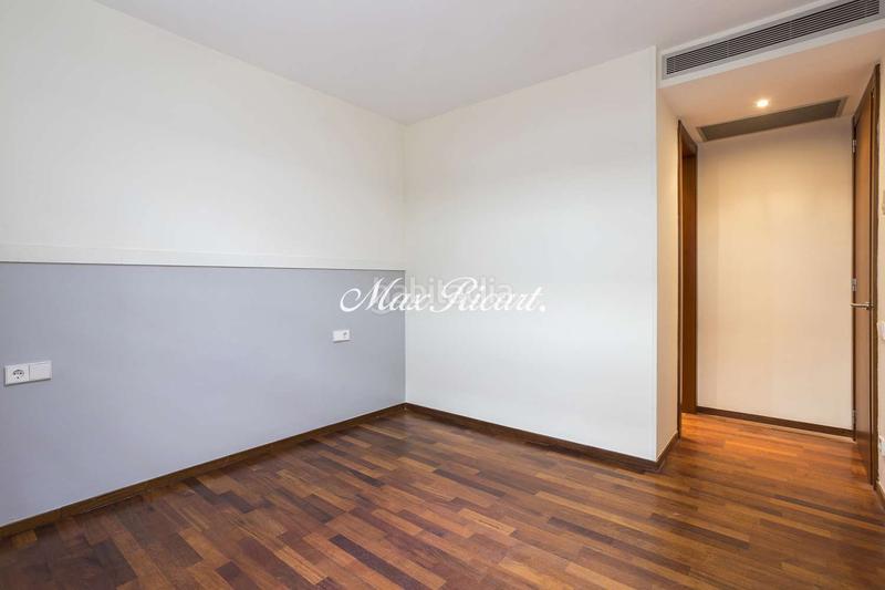 Foto e1f48c5a-f81d-4c61-b44a-72de5c86c282. Piso exclusiva propiedad con terraza en can ràbia en Barcelona