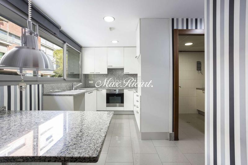 Foto e7c4e49d-6710-465e-83ba-aa14212b6e45. Piso exclusiva propiedad con terraza en can ràbia en Barcelona