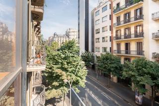 Rent Office space in L´Antiga Esquerra de l´Eixample. Oficina diáfana muy luminosa cerca a diagonal y rambla catalunya