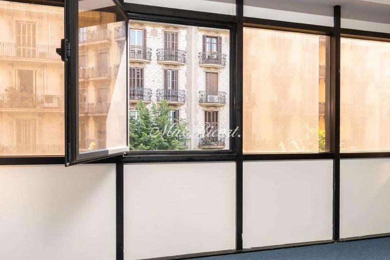 Foto a69bc0f3-f6b0-4090-a4e4-5a06c8bd06bf. Lloguer oficina amb calefacció aparcament a L´Antiga Esquerra de l´Eixample Barcelona