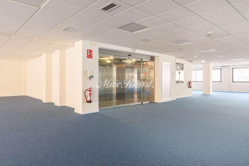 Foto 11b478ae-b8fe-41ee-a33f-712ce132250c. Rent office space with heating parking in L´Antiga Esquerra de l´Eixample Barcelona