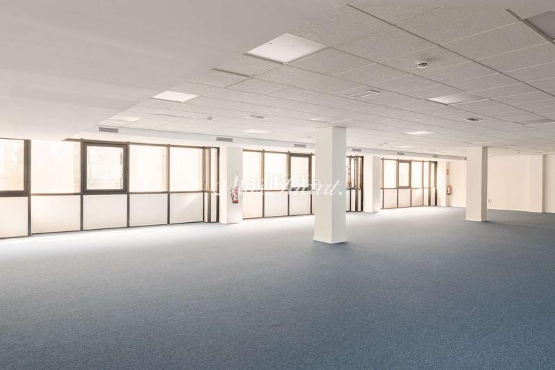 Foto 12bf07f4-1dbe-49dd-afd0-4d2aa739f766. Rent office space with heating parking in L´Antiga Esquerra de l´Eixample Barcelona