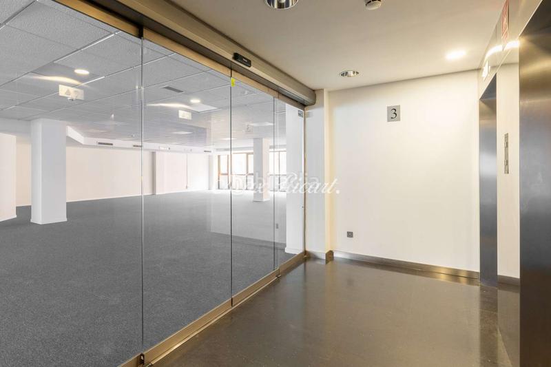 Foto 572b560c-86e4-4a78-9e42-9a56346550bf. Rent office space with heating parking in L´Antiga Esquerra de l´Eixample Barcelona