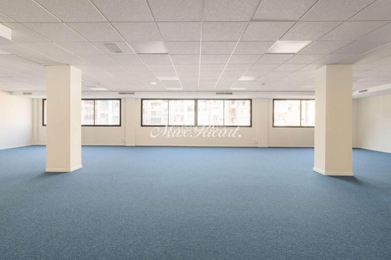 Foto 8619300b-a7bf-4554-ba1d-0af33c017de0. Rent office space with heating parking in L´Antiga Esquerra de l´Eixample Barcelona