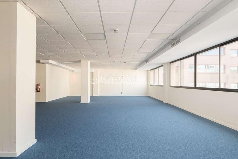 Foto 8978affa-e121-4fbd-aea9-21240721bb98. Rent office space with heating parking in L´Antiga Esquerra de l´Eixample Barcelona