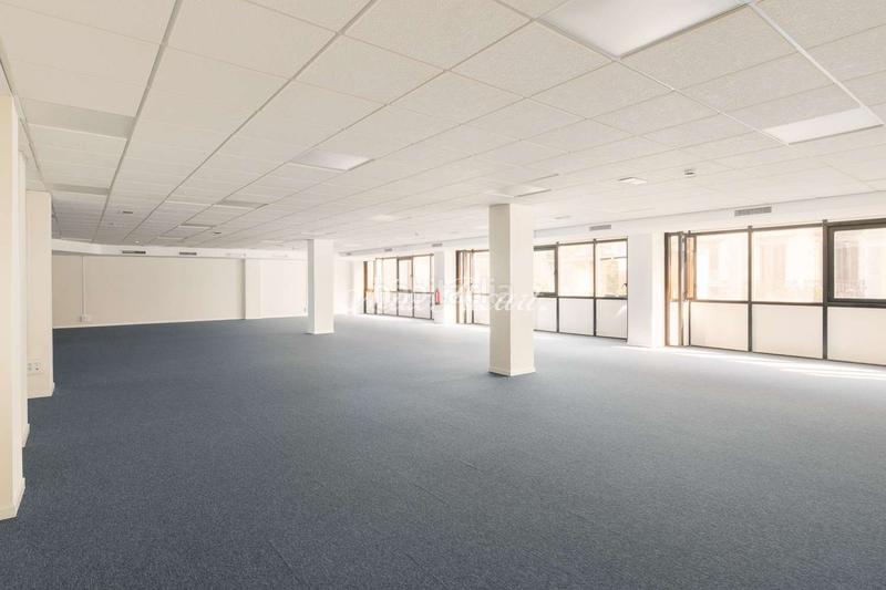Foto cd9ee479-1195-4dc7-ac19-758d86af14b3. Rent office space with heating parking in L´Antiga Esquerra de l´Eixample Barcelona