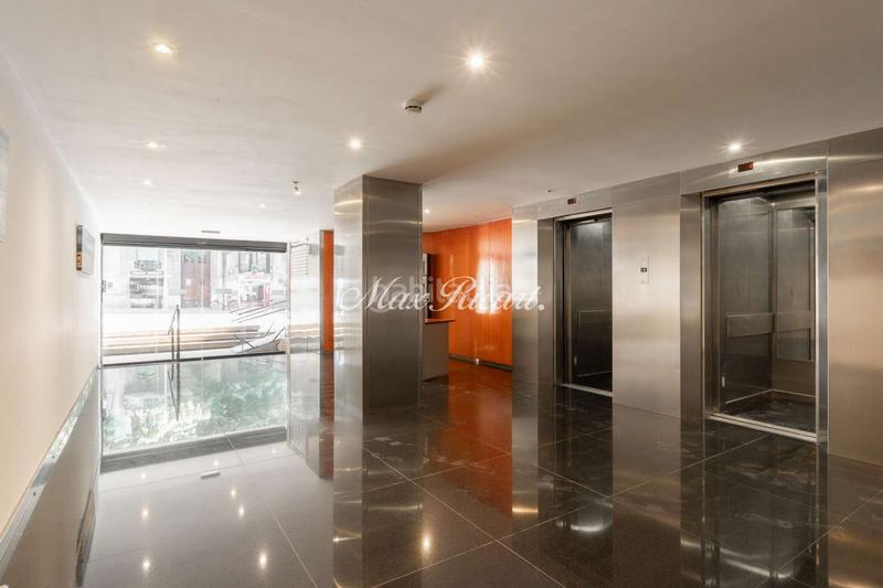Foto e5c34c62-66f7-426f-b5fe-2c37e3ea9d81. Rent office space with heating parking in L´Antiga Esquerra de l´Eixample Barcelona