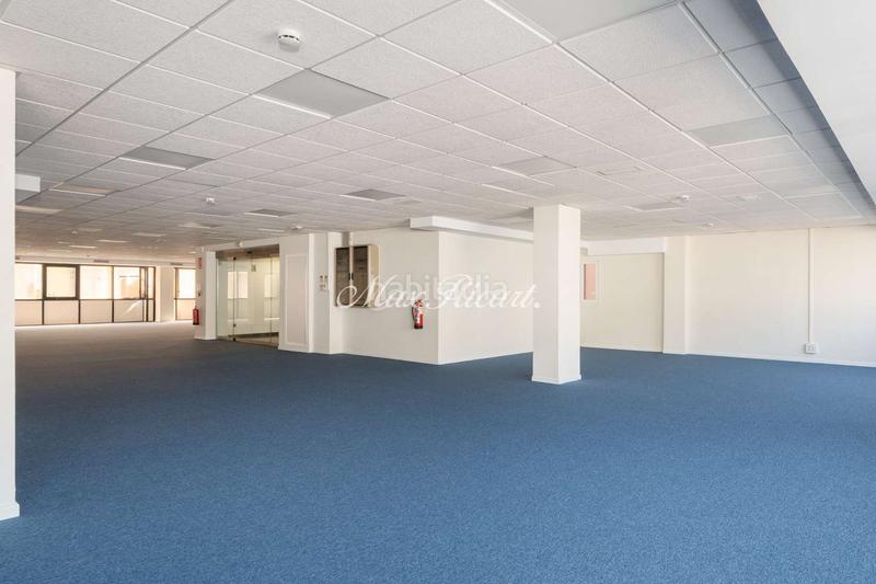 Foto f265375b-2b65-4bec-a6fc-bfaed37d5b05. Rent office space with heating parking in L´Antiga Esquerra de l´Eixample Barcelona