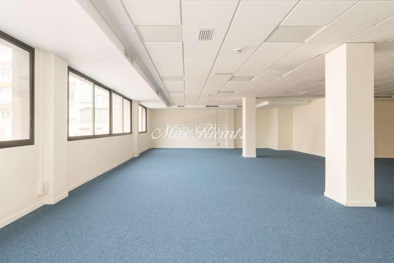 Foto f7c6aa66-b806-43fc-8e66-623f9a4a0e98. Rent office space with heating parking in L´Antiga Esquerra de l´Eixample Barcelona