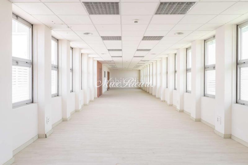 Foto e90e9c33-f6f3-4d31-b6d5-0d1a40a83ea5. Alquiler oficina  diáfana con terraza y vistas panorámicas en Barcelona