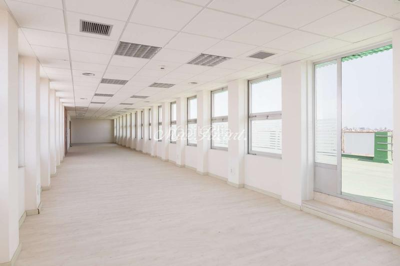 Foto 70b1f957-18f5-4e04-855d-0ddb1dd674a2. Rent office space with heating parking in La Nova Esquerra de l´Eixample Barcelona