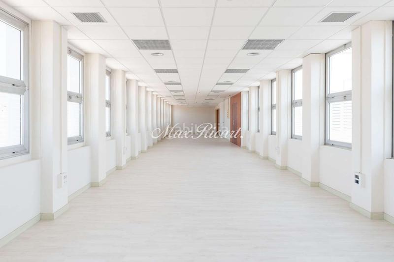 Foto 0fb90128-4281-47b5-a2a0-ec713e72e087. Alquiler oficina  con gran terraza y vistas únicas en francesc maciá en Barcelona