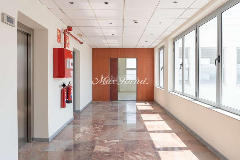 Foto 415a0ad3-f553-4dc9-b57f-474200e9f5c0. Alquiler oficina  con gran terraza y vistas únicas en francesc maciá en Barcelona