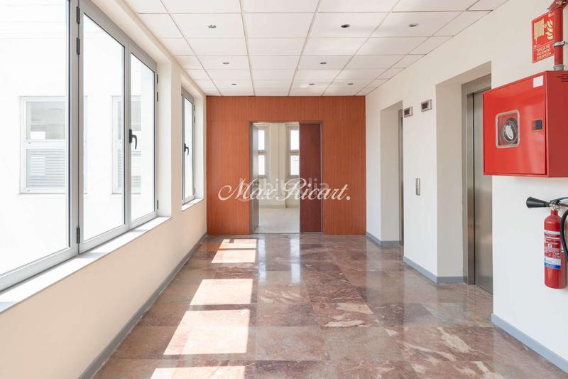 Foto 66a93943-d433-494b-b7e6-4410de229e82. Alquiler oficina  con gran terraza y vistas únicas en francesc maciá en Barcelona