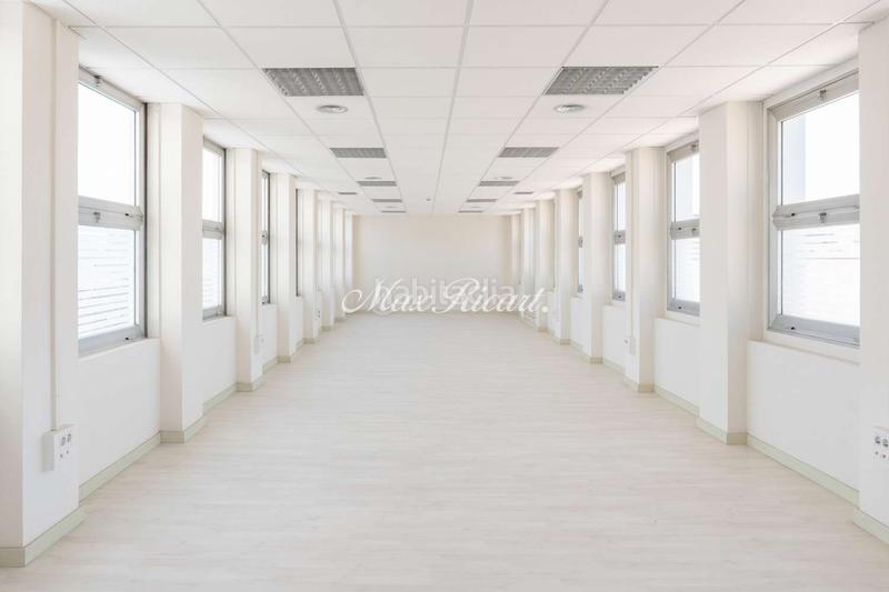 Foto 7c40aa40-d195-420d-8959-93f727e73d56. Alquiler oficina  con gran terraza y vistas únicas en francesc maciá en Barcelona