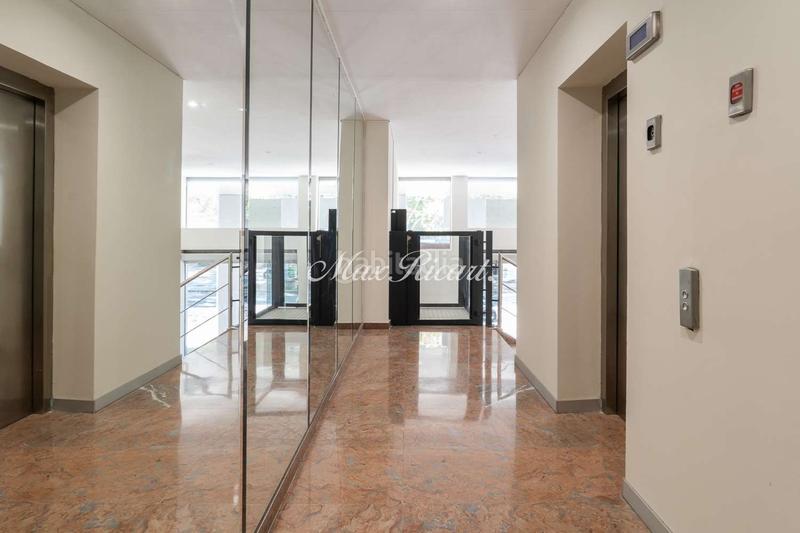 Foto df037f38-806d-4a2a-8a73-69d1287f5403. Alquiler oficina  con gran terraza y vistas únicas en francesc maciá en Barcelona