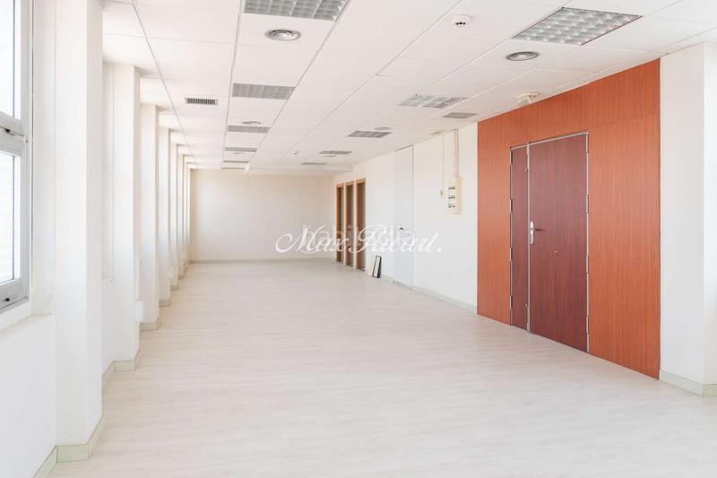 Foto a6ce2847-e913-4790-8ef9-d6e3a365a6fe. Miete büro mit heizung parking in La Nova Esquerra de l´Eixample Barcelona