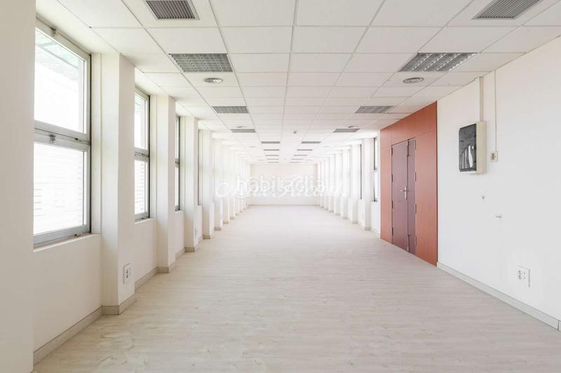Foto 600d3a0f-5e68-40cb-ba43-bc5b8be8bf89. Rent office space with heating parking in La Nova Esquerra de l´Eixample Barcelona