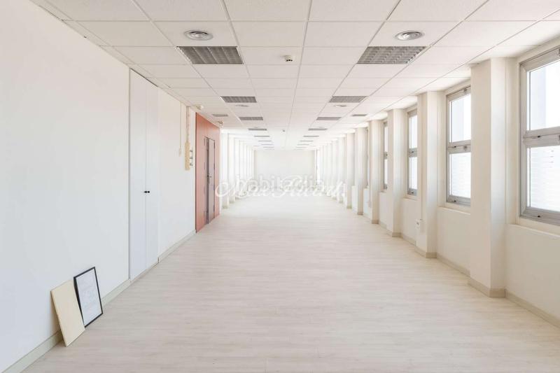 Foto 732b4596-5ed6-4c46-b89f-3ebae8c5a7ba. Rent office space with heating parking in La Nova Esquerra de l´Eixample Barcelona