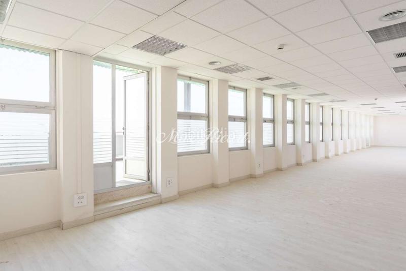 Foto c67c45b7-0dec-47f2-a5c1-0e414ddc4fc5. Rent office space with heating parking in La Nova Esquerra de l´Eixample Barcelona