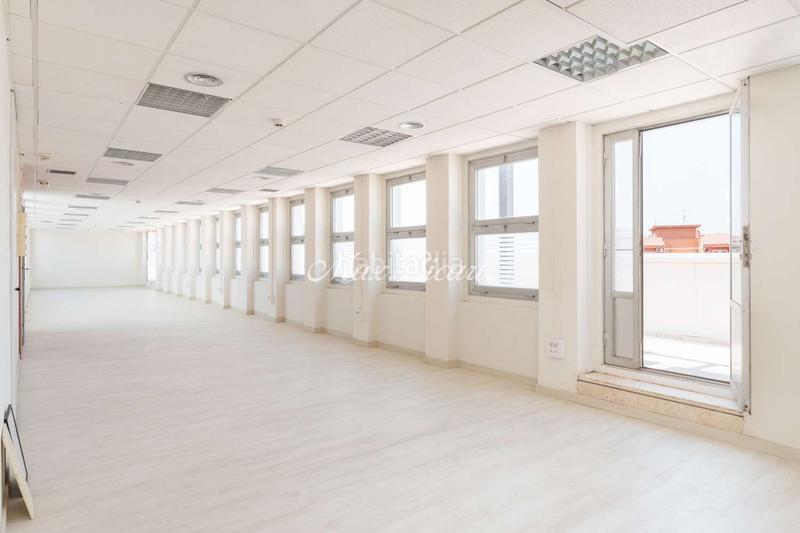 Foto fc3a8c51-b6e9-47d4-b4b4-7c0ddd329446. Rent office space with heating parking in La Nova Esquerra de l´Eixample Barcelona