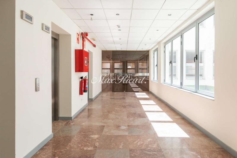 Foto 61817a7a-4b35-40a2-8f1f-726749c6e273. Location bureau avec chauffage parking dans La Nova Esquerra de l´Eixample Barcelona