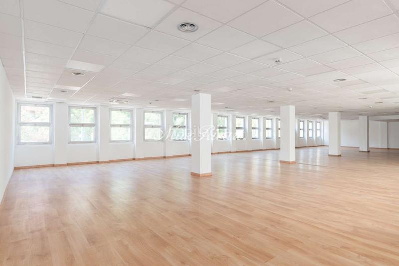 Foto 2ab9e936-51b8-44b8-941d-30581481574f. Rent office space with heating parking in La Nova Esquerra de l´Eixample Barcelona