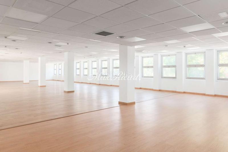 Foto 47eba096-58cc-4aef-ace6-617a4703d0ef. Rent office space with heating parking in La Nova Esquerra de l´Eixample Barcelona