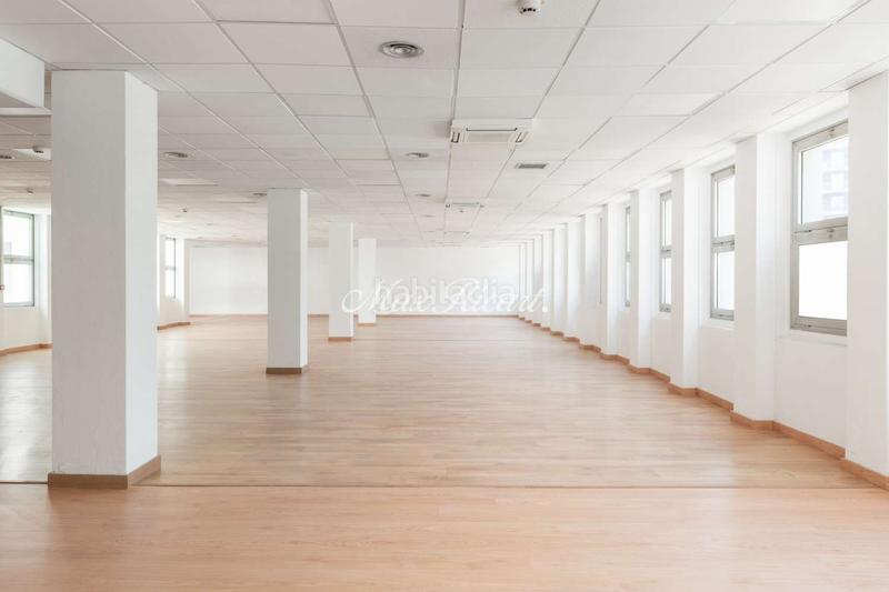Foto 486170a8-6017-4b0f-a893-8c847e35cfcd. Rent office space with heating parking in La Nova Esquerra de l´Eixample Barcelona